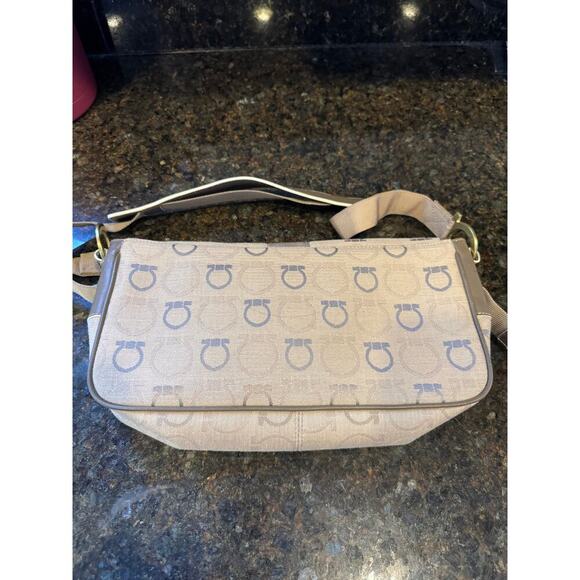 Salvatore Ferragamo Gancini Flap Adjustable Strap Shoulder Bag CoA - Picture 8 of 11